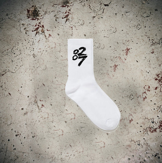0207 Logo White Socks { vinyl }